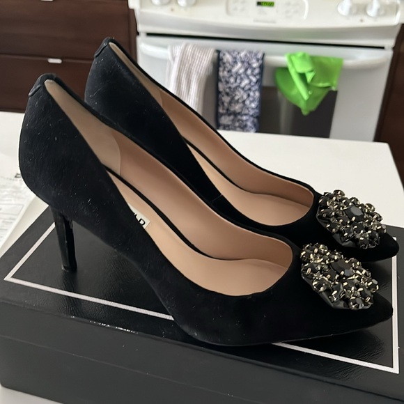 Karl Lagerfeld Paris - Remi black suede heels - Picture 2 of 5